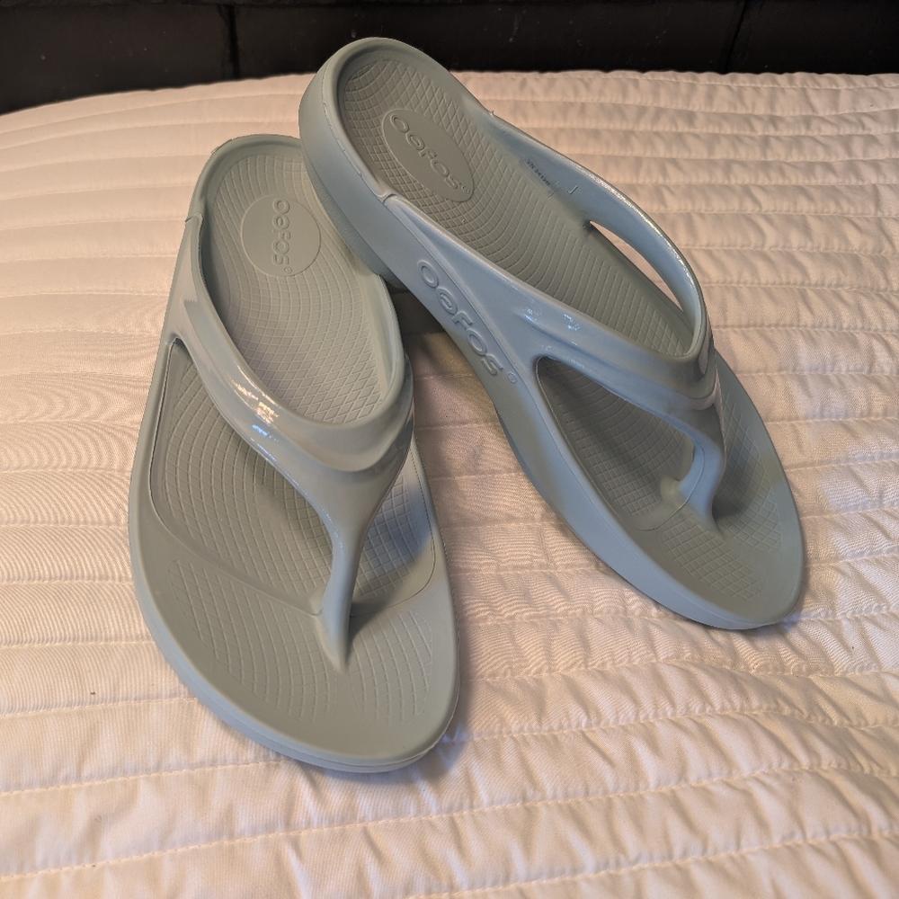 OOFOS Women's Light Blue Sandals